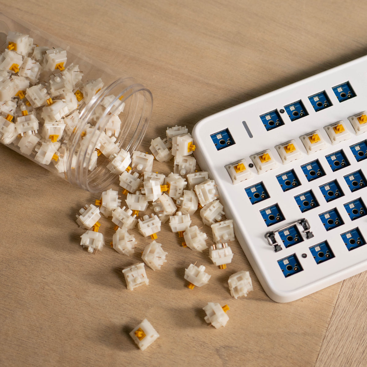 Gazzew Boba U4T Thocky Tactile Switches